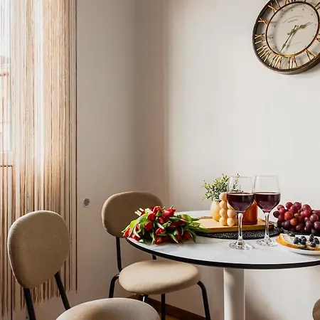 Apartment Sunlit Urban Nest - M&n