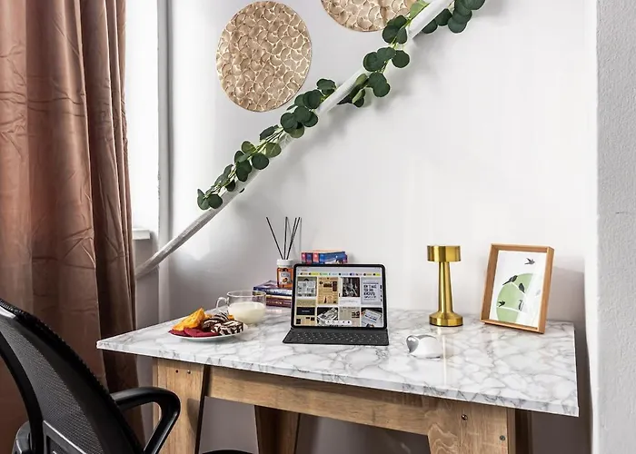 Sunlit Urban Nest - M&n Apartment Bukarest