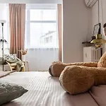 Sunlit Urban Nest - M&n Apartamento *