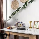 Sunlit Urban Nest - M&n Апартаменти Бухарест