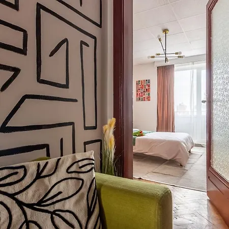 Sunlit Urban Nest - M&n *