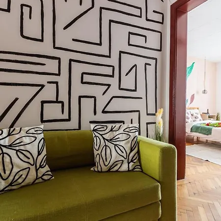 Sunlit Urban Nest - M&n Apartment Bucharest