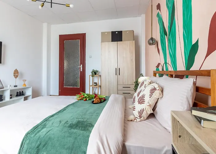 Sunlit Urban Nest - M&n