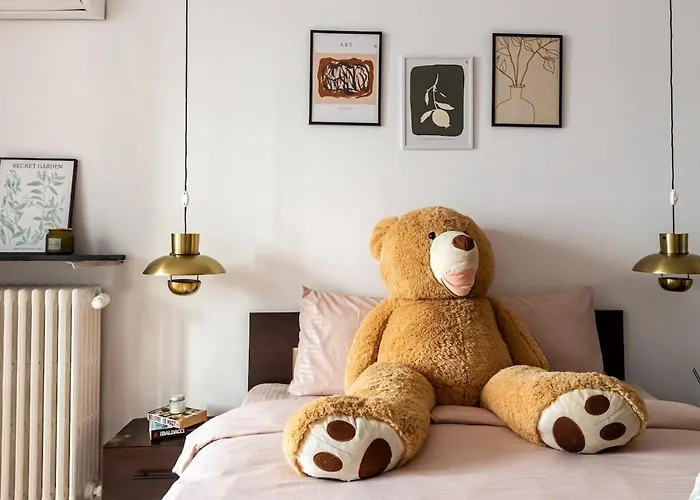 Sunlit Urban Nest - M&n *