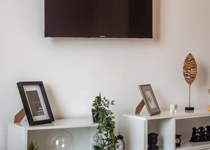 Sunlit Urban Nest - M&n Apartamento