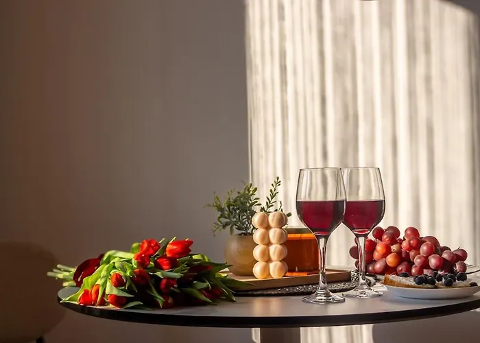 Sunlit Urban Nest - M&n Apartman *