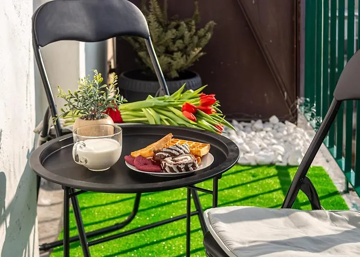 Sunlit Urban Nest - M&n Apartman