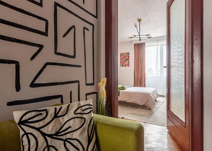 Sunlit Urban Nest - M&n *