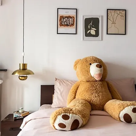 Sunlit Urban Nest - M&n *