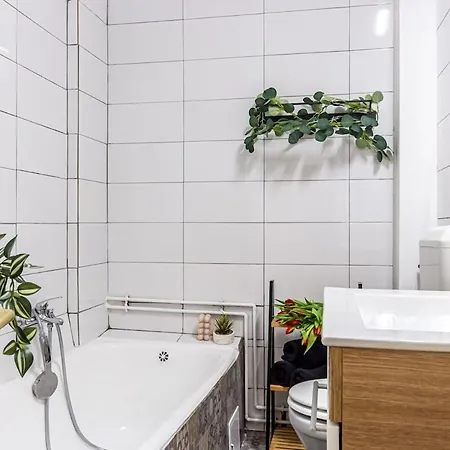 Sunlit Urban Nest - M&n *