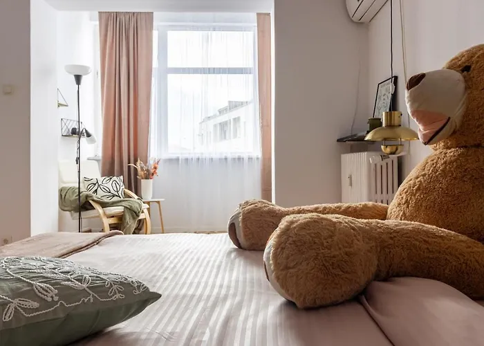 Sunlit Urban Nest - M&n דירה *